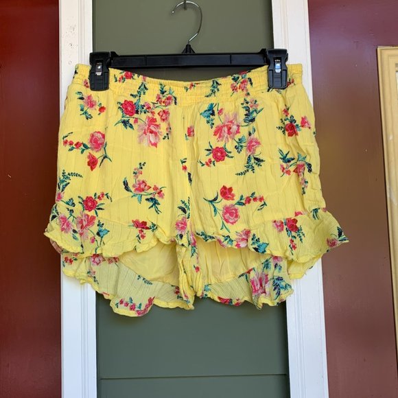 Wonderly Boho Yellow Floral Shorts - Picture 2 of 6